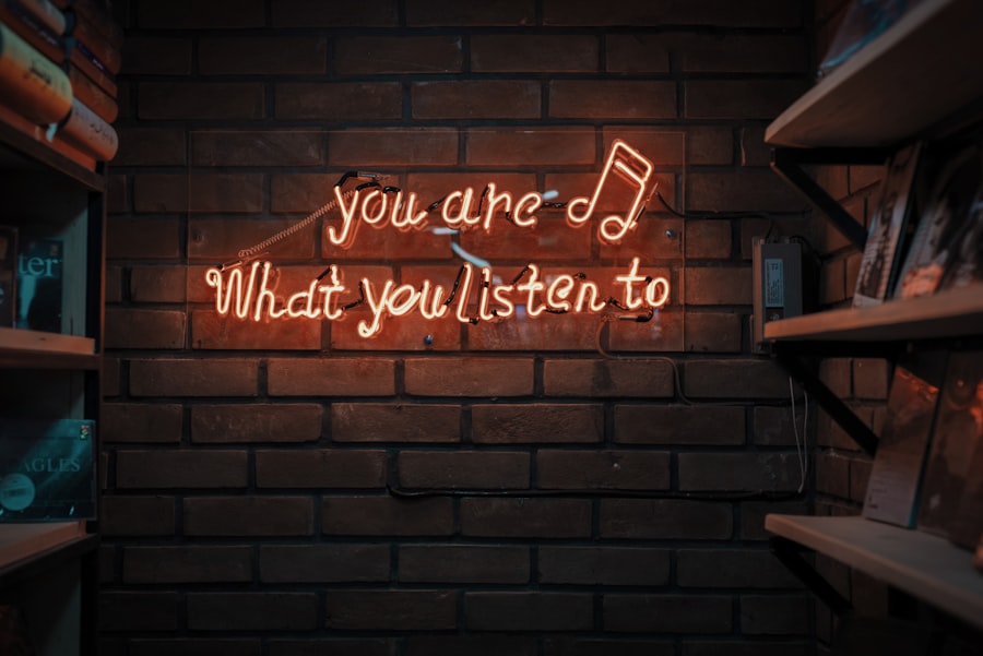 Neonskylt med texten You are what you listen to